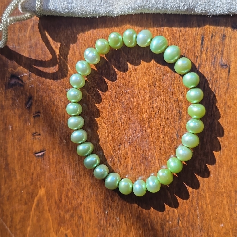 HOST PICK. New. 8.mm Olive Green Cultured Freshwater Pearl Stretch Bracelet - Picture 2 of 2
